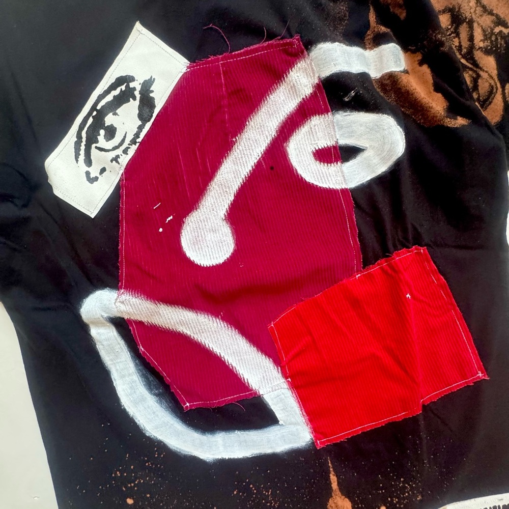 Custom-designed patchwork T-shirt - Picture 4 of 5